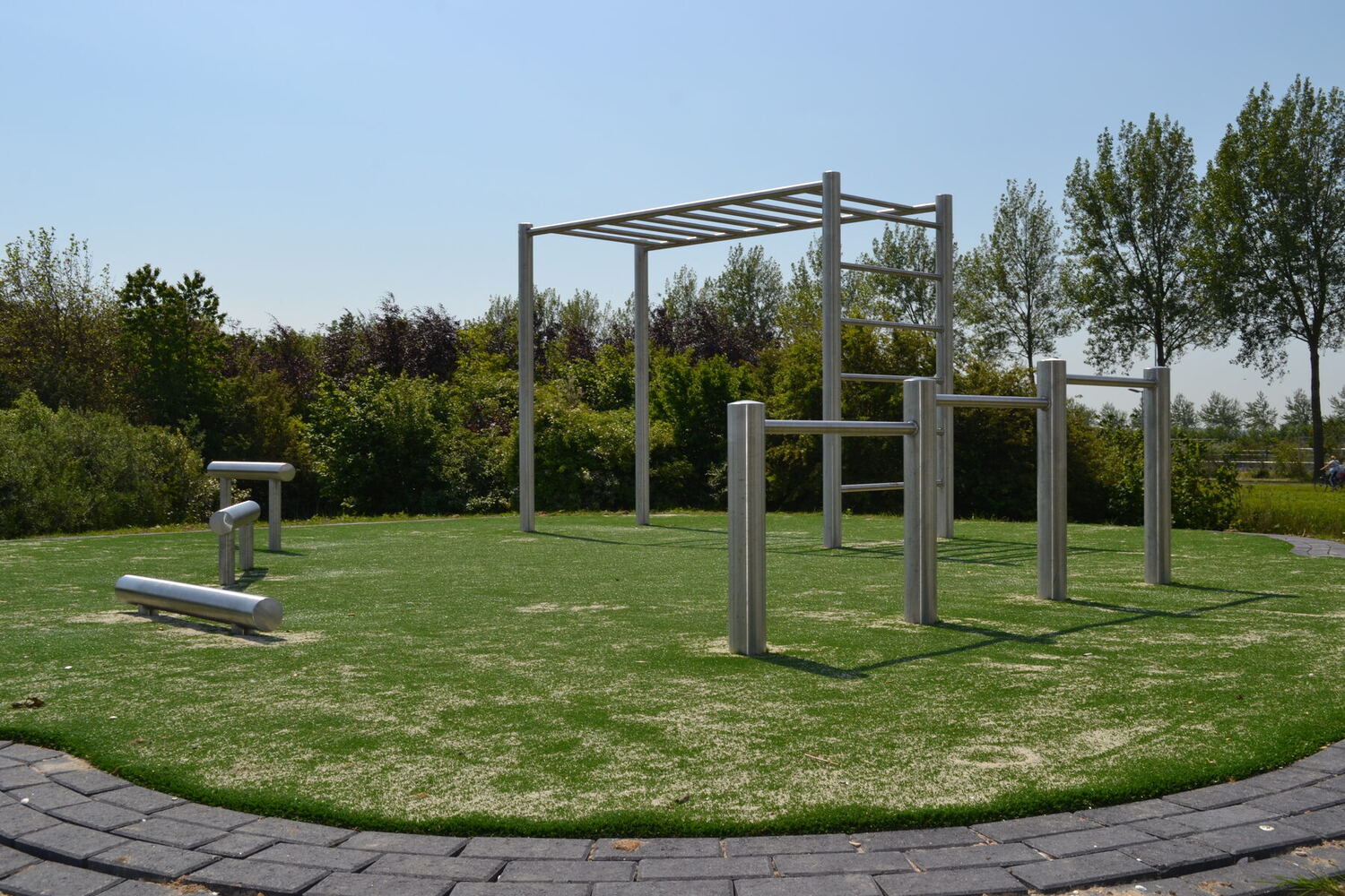 Beweegtuin met fitnesstoestellen