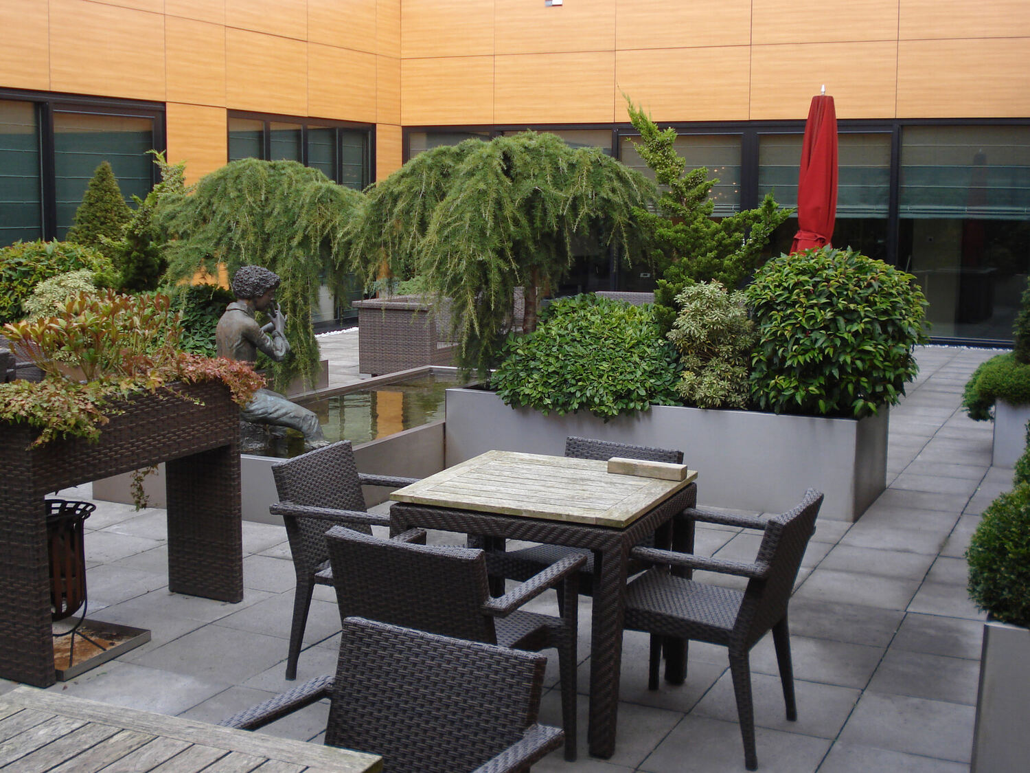 Daktuin met plantenbakken